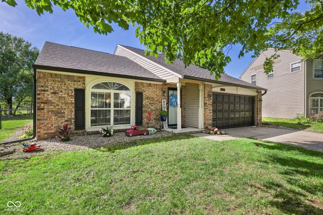 6677 Wimbledon Drive, Zionsville, IN 46077