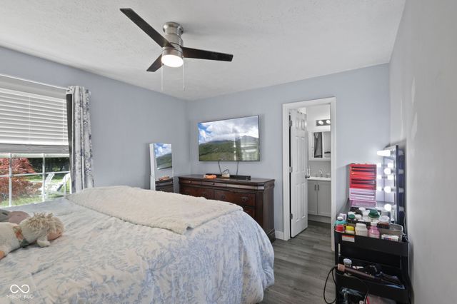 6677 Wimbledon Drive, Zionsville, IN 46077