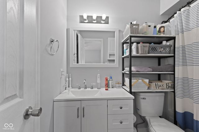 6677 Wimbledon Drive, Zionsville, IN 46077