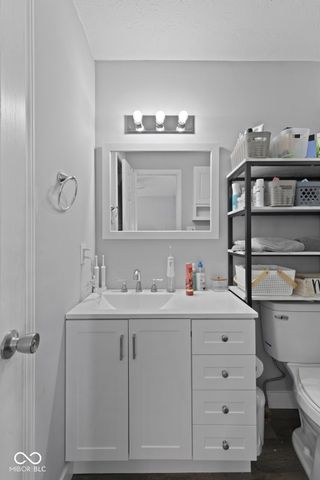 6677 Wimbledon Drive, Zionsville, IN 46077