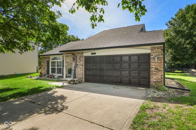 6677 Wimbledon Drive, Zionsville, IN 46077