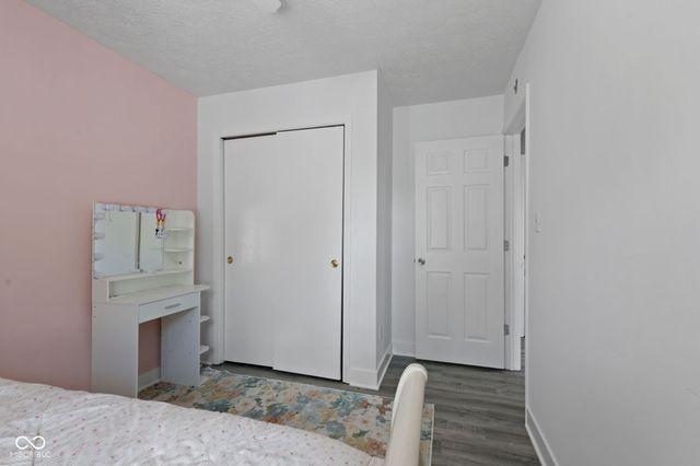 6677 Wimbledon Drive, Zionsville, IN 46077