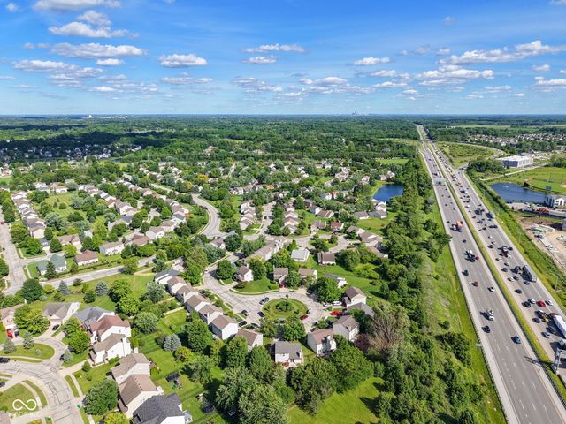 6677 Wimbledon Drive, Zionsville, IN 46077