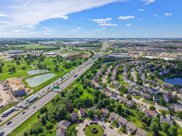 6677 Wimbledon Drive, Zionsville, IN 46077
