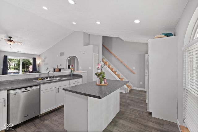 6677 Wimbledon Drive, Zionsville, IN 46077