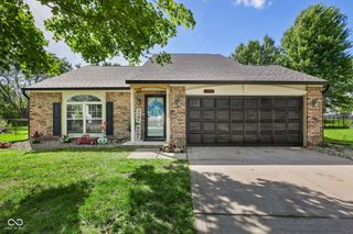 6677 Wimbledon Drive, Zionsville, IN 46077