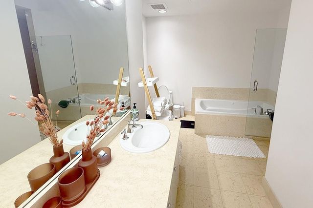 19900 E Country Club Drive 418, Miami, FL 33180