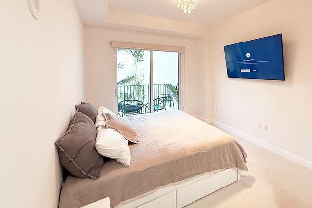 19900 E Country Club Drive 418, Miami, FL 33180