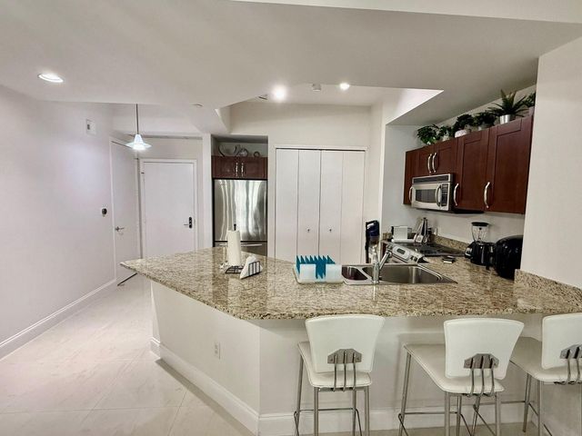 19900 E Country Club Drive 418, Miami, FL 33180