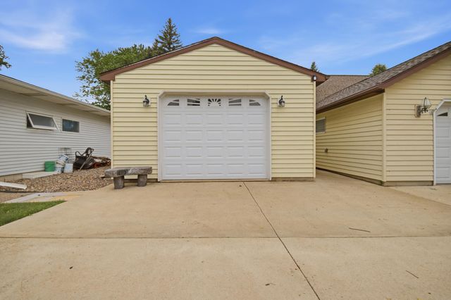 2000 9th Street SW, Austin, MN 55912