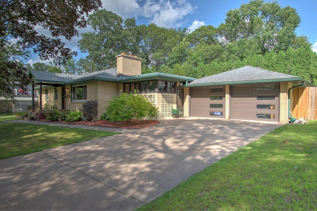 2850 Holly Street S, Cambridge, MN 55008