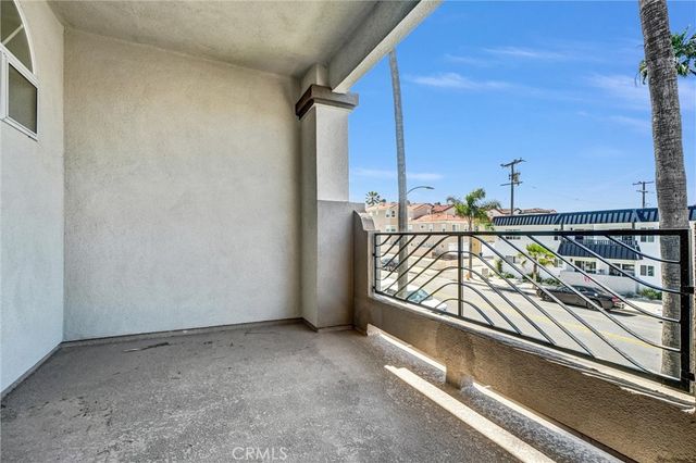 1516 Pacific Coast Highway 103, Huntington Beach, CA 92648