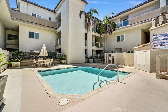 1516 Pacific Coast Highway 103, Huntington Beach, CA 92648