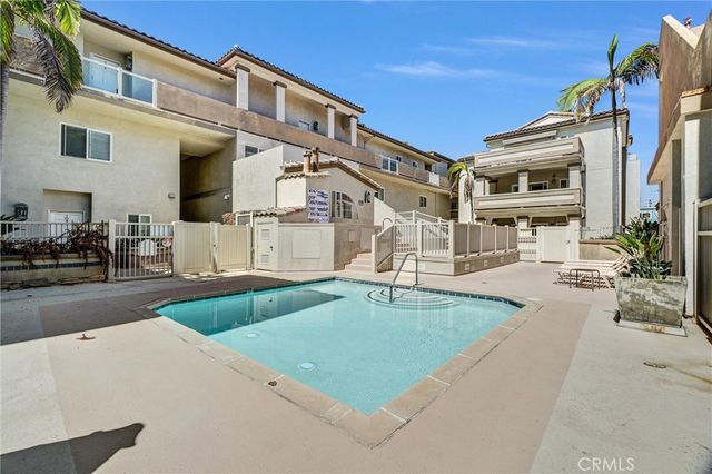 1516 Pacific Coast Highway 103, Huntington Beach, CA 92648