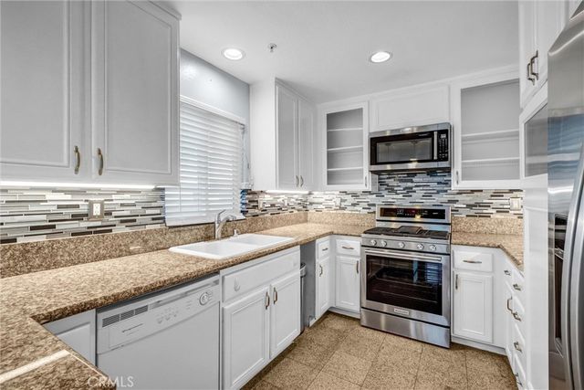 1516 Pacific Coast Highway 103, Huntington Beach, CA 92648