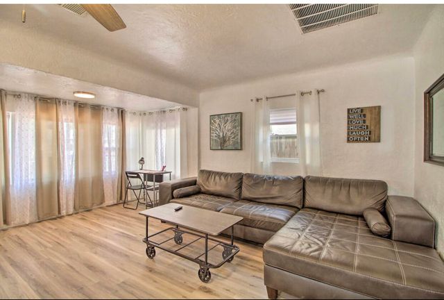 902 Coal Avenue SW, Albuquerque, NM 87102
