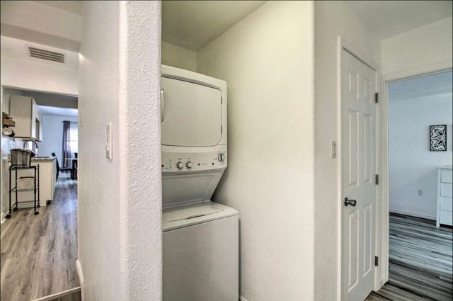 902 Coal Avenue SW, Albuquerque, NM 87102