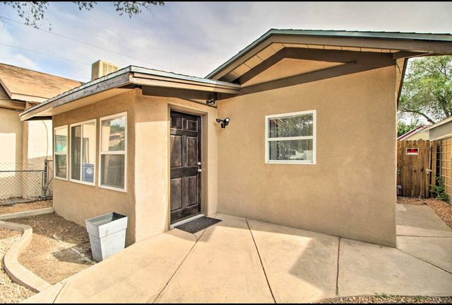 902 Coal Avenue SW, Albuquerque, NM 87102