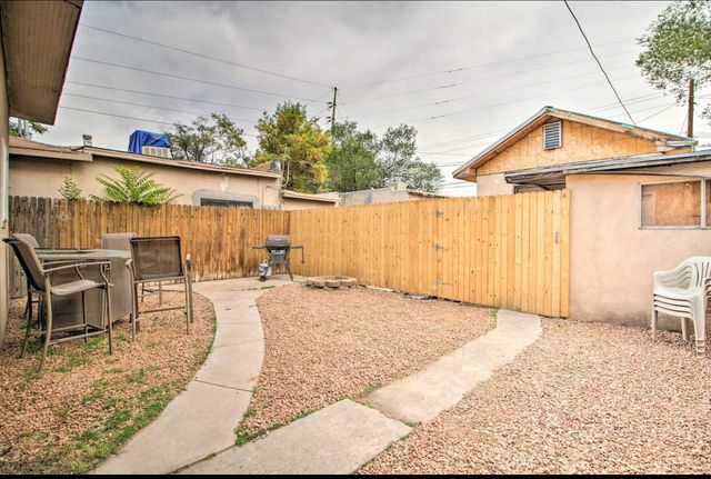 902 Coal Avenue SW, Albuquerque, NM 87102