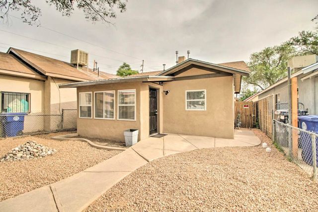 902 Coal Avenue SW, Albuquerque, NM 87102