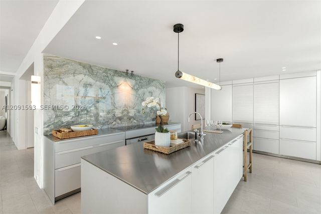 6799 Collins Ave LPH02, Miami Beach, FL 33141