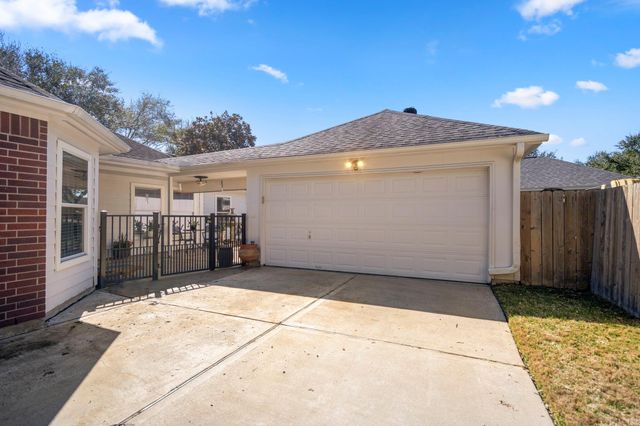 3703 Pelican Lake Drive, Richmond, TX 77406