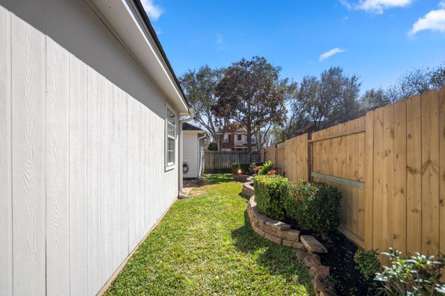 3703 Pelican Lake Drive, Richmond, TX 77406