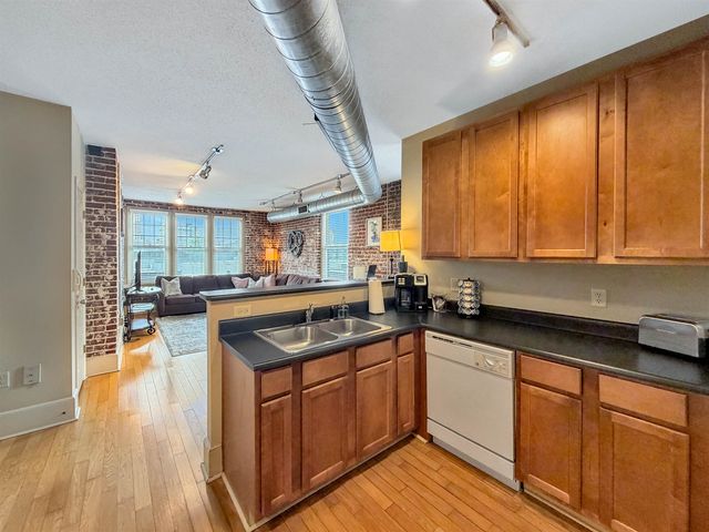 77 Vance Ave Apt 301, Memphis, TN 38103