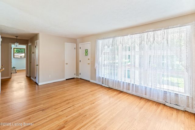 4902 Kay Ave, Jeffersontown, KY 40299