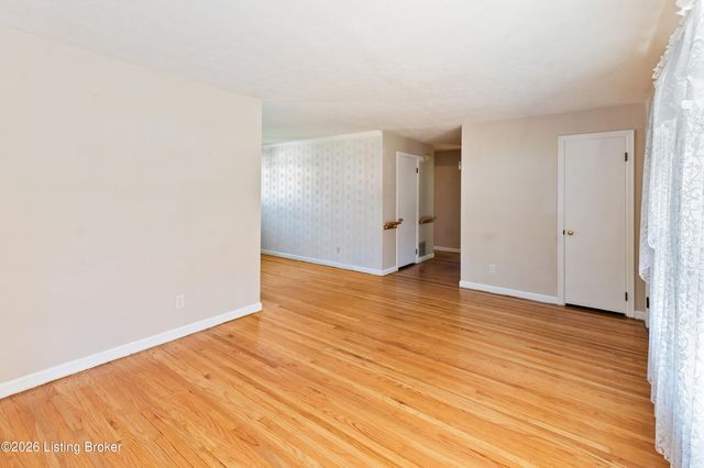 4902 Kay Ave, Jeffersontown, KY 40299