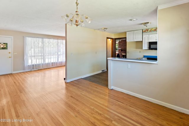 4902 Kay Ave, Jeffersontown, KY 40299