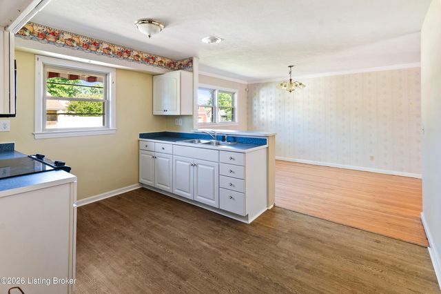 4902 Kay Ave, Jeffersontown, KY 40299