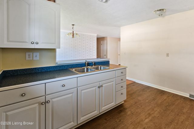 4902 Kay Ave, Jeffersontown, KY 40299
