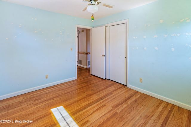 4902 Kay Ave, Jeffersontown, KY 40299