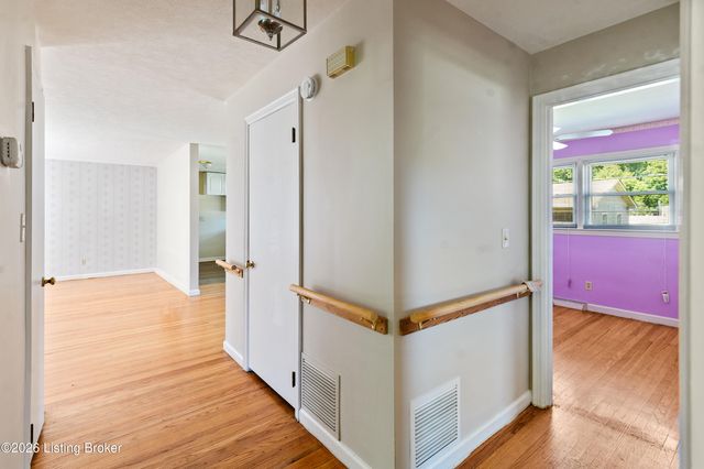 4902 Kay Ave, Jeffersontown, KY 40299