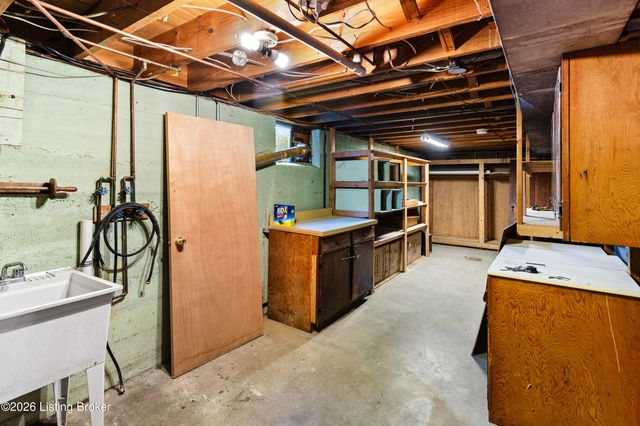 4902 Kay Ave, Jeffersontown, KY 40299