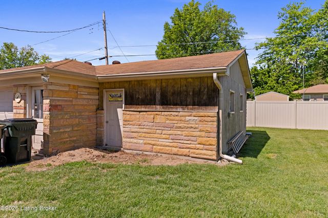 4902 Kay Ave, Jeffersontown, KY 40299