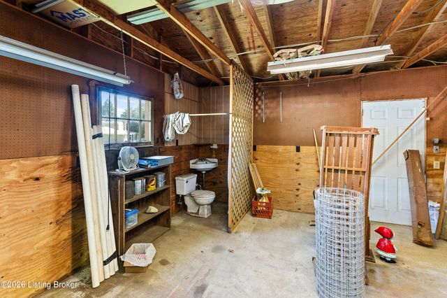 4902 Kay Ave, Jeffersontown, KY 40299
