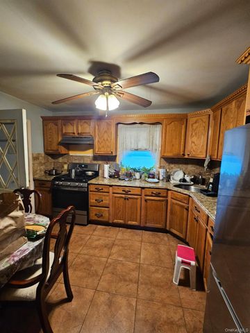 49 Volta Street, Copiague, NY 11726