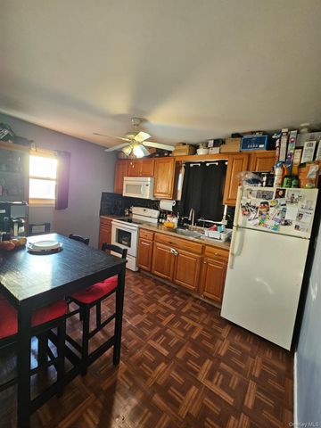 49 Volta Street, Copiague, NY 11726