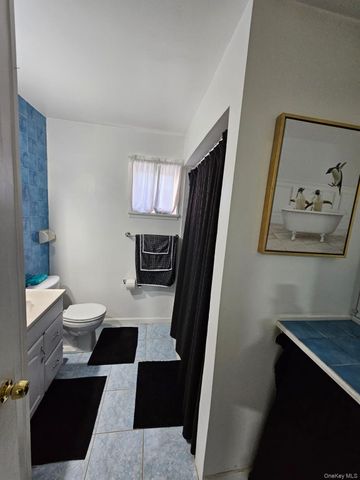 49 Volta Street, Copiague, NY 11726