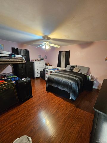 49 Volta Street, Copiague, NY 11726