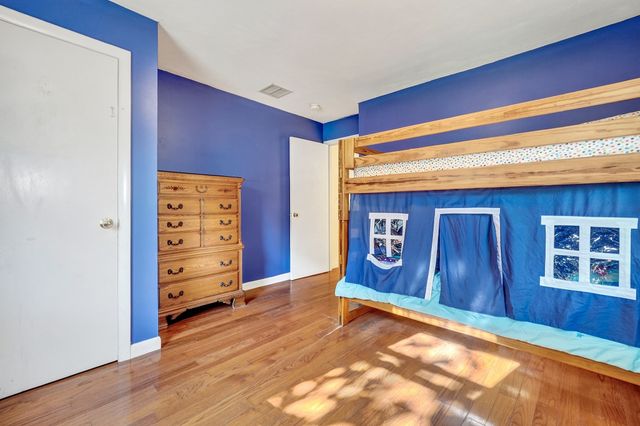 203 Lakeview Ave, Tyngsborough, MA 01879