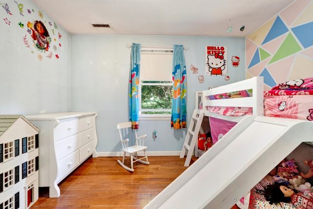 203 Lakeview Ave, Tyngsborough, MA 01879