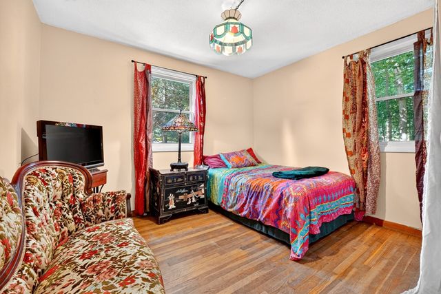 203 Lakeview Ave, Tyngsborough, MA 01879