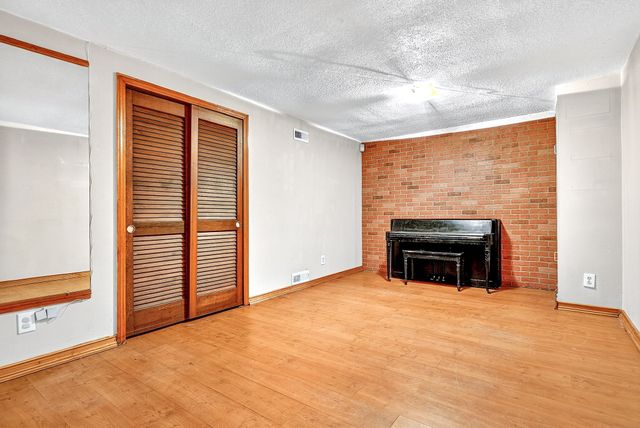203 Lakeview Ave, Tyngsborough, MA 01879