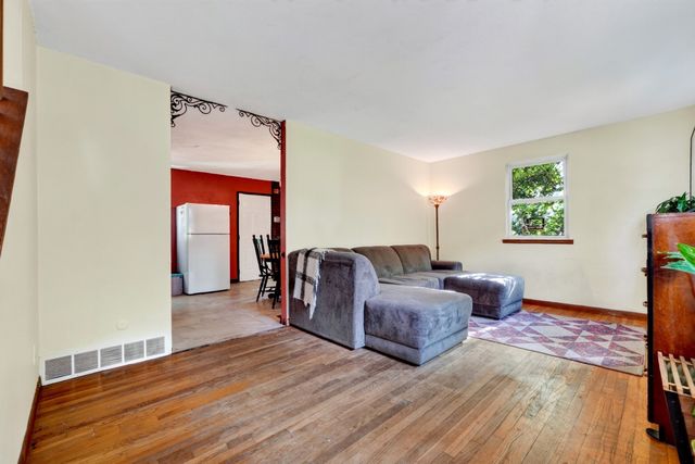203 Lakeview Ave, Tyngsborough, MA 01879