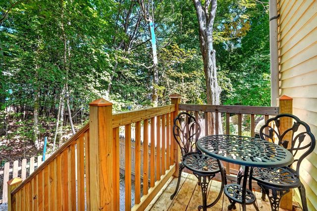 203 Lakeview Ave, Tyngsborough, MA 01879