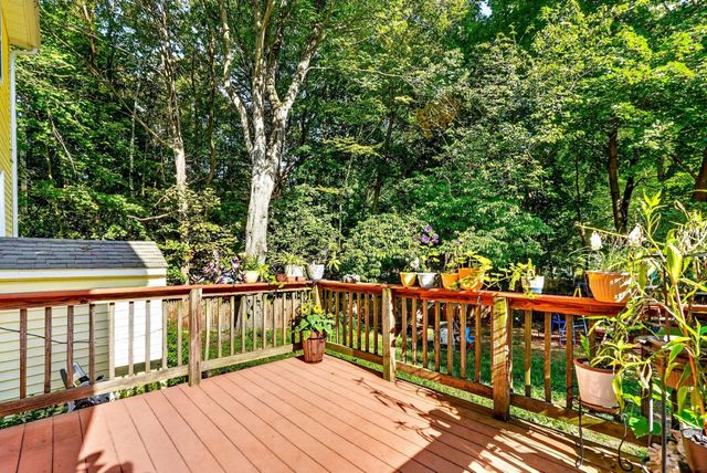203 Lakeview Ave, Tyngsborough, MA 01879