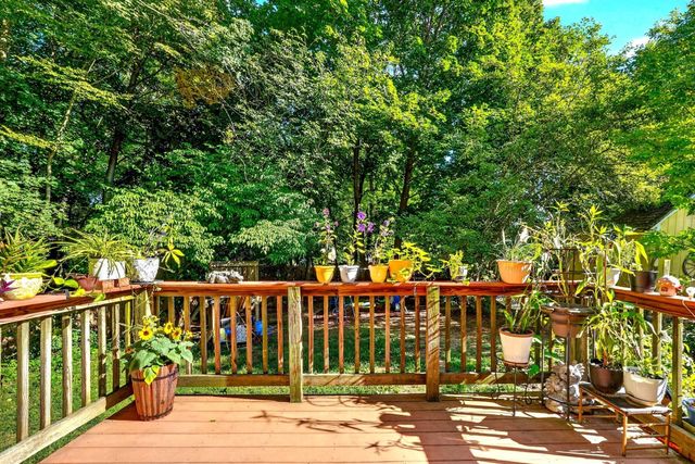 203 Lakeview Ave, Tyngsborough, MA 01879